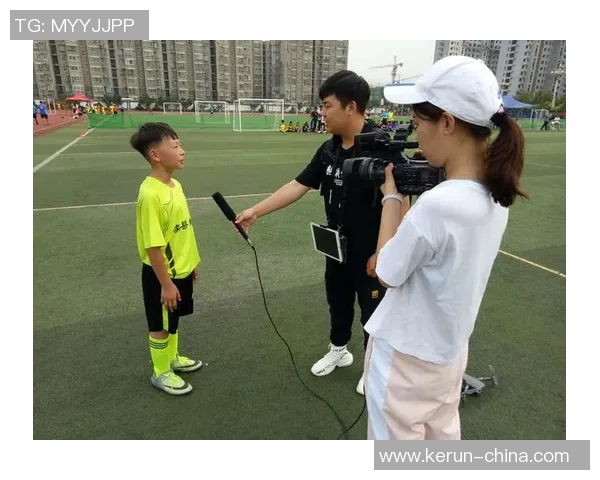足球服的选择与搭配技巧助你在赛场上尽显风采与魅力